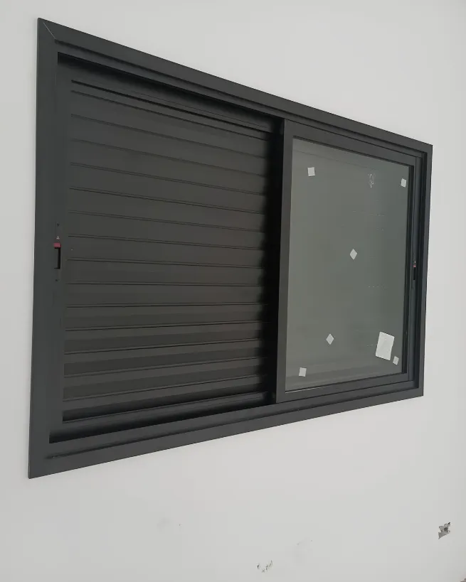 Janela de vidro em Botucatu - janela de vidro em fachada residencial